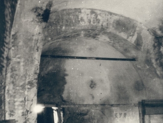 Придел. Арочный проход в апсиду. 1988г.