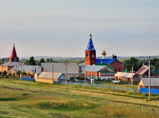 Общий вид села и храма. 2000-ые.